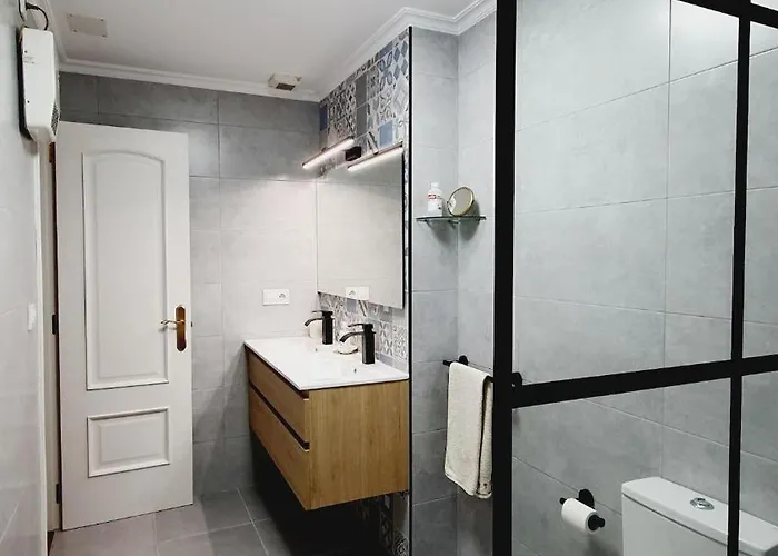 En El Centro, Garaje Privado Y Terraza Appartement